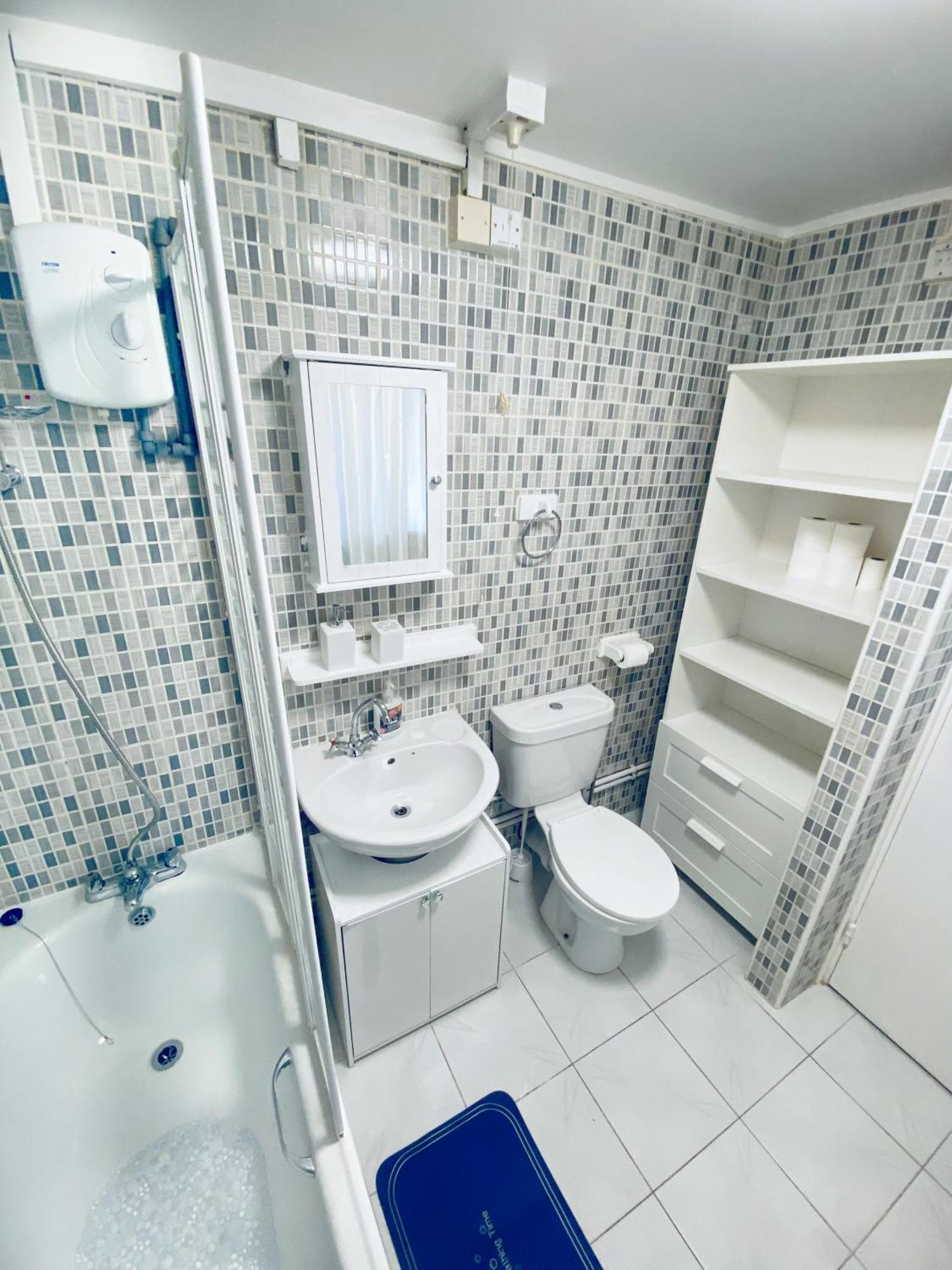2 Bedroom Flat, Dalston Junction, Londen Buitenkant foto