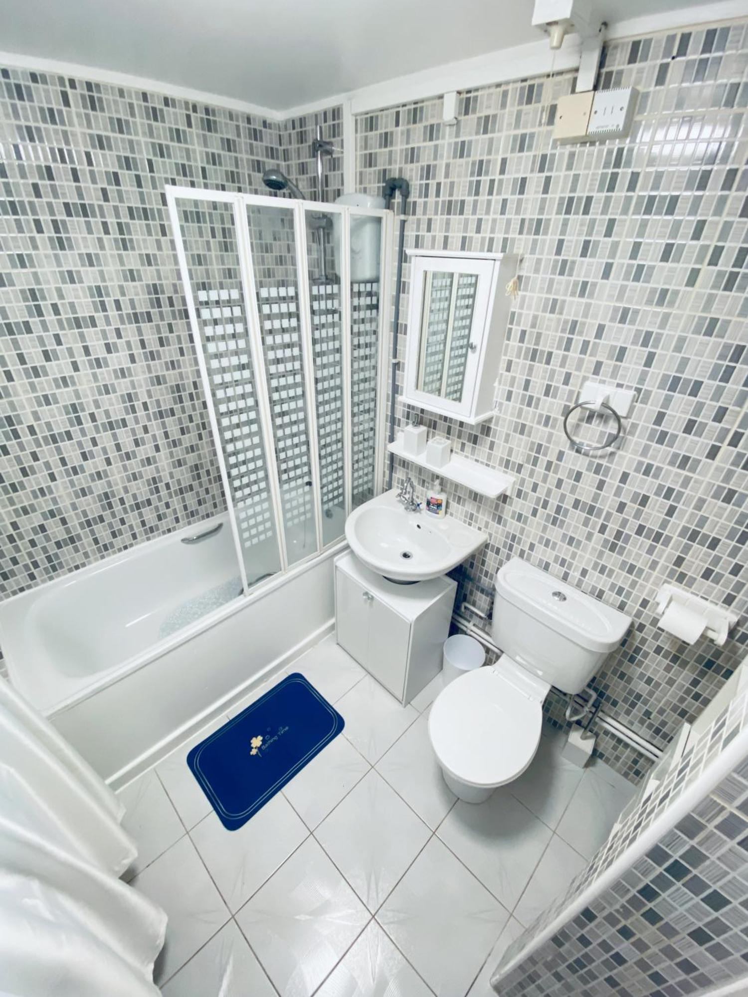 2 Bedroom Flat, Dalston Junction, Londen Buitenkant foto
